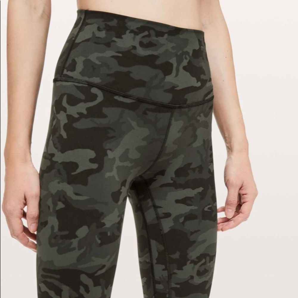 🍋LULULEMON🍋 Incognito Camo Multi Gator Green Align 28” Size 2
